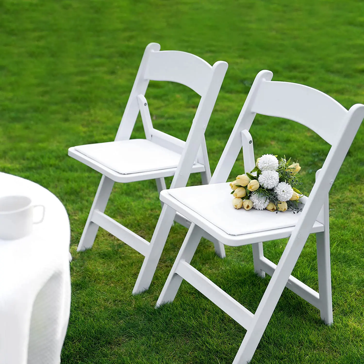 Sillas plegables de resina plástica Wimbledon acolchadas blancas para fiestas de eventos de boda al aire libre