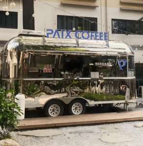 Food Truck Thème Spatial avec Extérieur Métallique, Plafond Étoilé LED et Menu Imprimé Galaxie pour Musées Scientifiques - Product Image 6