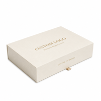 Boîtes cadeaux de luxe personnalisées avec couvercle en carton rigide à fermeture magnétique, logo personnalisé, estampage à chaud doré, couverture en tissu personnalisée avec ruban