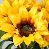 Bouquet de soie de tournesol à 6 têtes fait à la main de haute qualité en gros pour la décoration de la maison Arrangement mural de jardin sauvage
