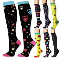 Chaussettes de compression amusantes personnalisées OEM pour la course en extérieur, bas multicolores montants pour hommes et femmes, pour grossistes
