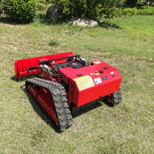 Tondeuse à gazon KC-600, moteur puissant, coupe efficacement l'herbe avec performance. Conception de piste pour terrains inégaux - Product Image 1
