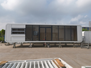 Maison dans les arbres modulaire préfabriquée, conception prête pour l'aventure pour l'éco-tourisme Aires de jeu pour enfants Maison en conteneur extensible avec terrasse - Product Image 4