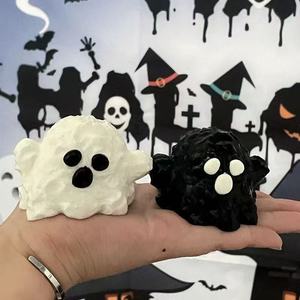Juguete de Silicona para Apretar con Forma de Gnomo Fantasma de Halloween - Product Image 2