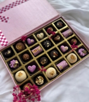 Boîtes de chocolat à la fraise en papier rigide haut de gamme conçues sur mesure emballage personnalisé Simple exquis stratification mate à mâcher