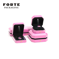 FORTE Stock disponible Vitrine à bijoux LED double étage, design carré, forme octogonale, couleur verte/personnalisable, prix de gros