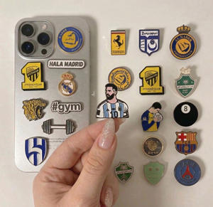 Autocollant de té<span class=keywords><strong>l</strong></span>éphone <span class=keywords><strong>en</strong></span> métal gravé à commande par clic, motif dessin animé, vente transfrontalière, badge broche du Moyen-Orient, stock fabricant - Product Image 2