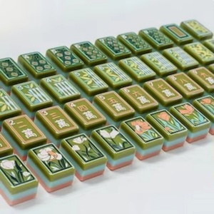 Tuiles de mahjong florales vertes de luxe avec logo personnalisé |   Acrylique et mélamine à 4 couches avec des motifs uniques de bambou et de fleurs pour le poker - Product Image 2