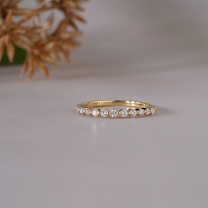 Elegante Anillo de Eternidad con Baño de Oro y Estilo Diamante para Mujer, Joyería Fina y Minimalista para Uso Diario, Regalo de Compromiso - Product Image 1