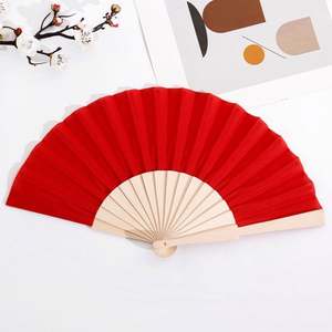 Éventail à main personnalisé en bois de poirier coloré espagnol pour mariage - Product Image 3