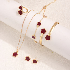 Ensemble de <span class=keywords><strong>bijoux</strong></span> 5 pièces tendance, plaqué <span class=keywords><strong>or</strong></span>, motif feuille et fleur colorée, comprenant collier, bracelet, jonc, bague, boucles d'oreilles et chaîne, motif trèfle, pour <span class=keywords><strong>femme</strong></span> - Product Image 4