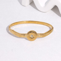 Bracelet minimaliste transfrontalier en acier inoxydable plaqué or, résistant à la décoloration, avec rayures et motif circulaire géométrique, style jonc