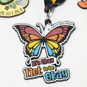 Medallas Deportivas Personalizadas de Aleación de Zinc Fundido con Cinta, Diseños de Animales (Mariposa, Perro) y Formas Variadas, Electrochapadas para Maratones y Torneos - Product Image 1
