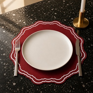 Set de table et serviettes circulaires personnalisés, faits main, brodés, en lin 100% lavé - Product Image 4