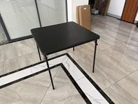 Table à manger pliante carrée noire facile à transporter avec pieds repliables, plateau en cuir compact, structure métallique, mobilier de salle à manger