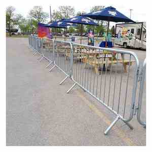 Barrières métalliques portables en acier durable pour les chantiers de construction et la sécurité publique Solution durable - Product Image 5