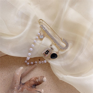 Broche de style Ins haut de gamme broche personnalisée et polyvalente broche perle strass pull corniche accessoire pour femme - Product Image 5