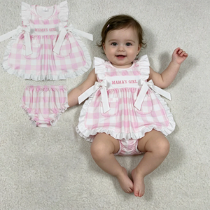 Ensemble de vêtements d'été pour filles, ensemble de bloomers à volants en vichy rose et blanc, 2 pièces avec broderie de lettres MAMA'S GIRL, tenue pour la fête des mères - Product Image 1