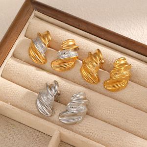 Cross Border Ribbed Bread <b>Stud</b> Earrings 18k Gold Plated <b>Titanium</b> Steel Geometric Design Fashion Jewelry - Product Image 2