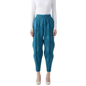Pantaloni Casual da Donna a Carota Taglie Forti con Motivo a Foglie 3D, Pantaloni Harem Plissettati Architettonici, Pantaloni Plissettati Miyake - Product Image 4