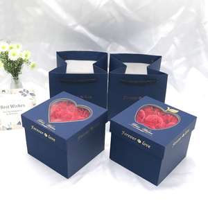 <span class=keywords><strong>Cadeau</strong></span> d'anniversaire, <span class=keywords><strong>cadeau</strong></span> de fête des mères, élégante boîte à fleurs carrée de 9 roses avec sac à main et <span class=keywords><strong>carte</strong></span> de vœux - Product Image 4