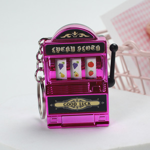 Atacado: <span class=keywords><strong>Mini</strong></span> Chaveiros de PVC com Pingente de Máquina de Slot Giratória, Acessórios Pequenos para Jogos e Sorteios - Product Image 2