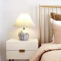 Größte Beleuchtung im nordischen Stil: Plissierte Stoff-Schreibtischleuchten für Schlafzimmer, Hotel, Nachttisch, dekorative moderne LED-Keramik-E27-Tischlampe