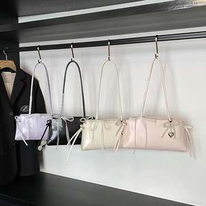 กระเป๋าสะพายไหล่แบบเรียบง่ายพร้อมหนังเรียบ - Product Image 1