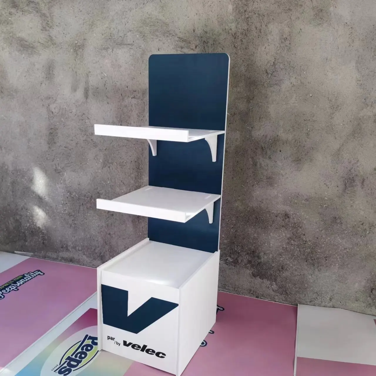 Kunden spezifische PVC-Schaum platte Shampoo Boden Display Stand Supermarkt Kosmetik produkte Ausstellung Display Rack