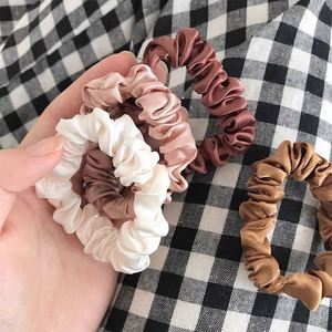 Accessoires de mariage faits à la main, petits mini élastiques fins et doux, attaches pour queue de cheval sans pli, chouchous en satin soyeux - Product Image 3