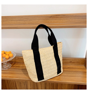 Sac de plage tissé en paille pour <span class=keywords><strong>femme</strong></span>, grande capacité, couleur unie, fermeture ouverte, à porter à l'épaule ou sous le bras, collection été 2026 KH - Product Image 4