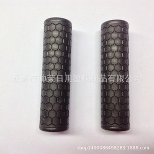 Poignées de guidon Shuai Rong TPR 13,5*3,5 cm à motif hexagonal pour bandes de résistance - Product Image 1
