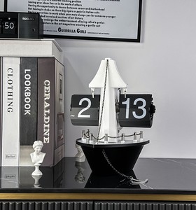 Horloge de table au design rétro moderne, vente chaude, horloges à bascule rondes et triangulaires en résine pour la décoration du salon - Product Image 3