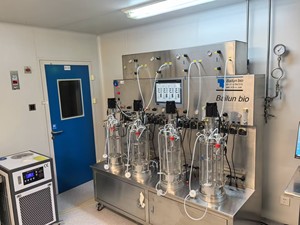 EU-Standard BLBIO 10GJA-4 Labor Mechanischer Rühr bio reaktor 4 Set 10L Ummantelter Glas fermentation stank - Product Image 3