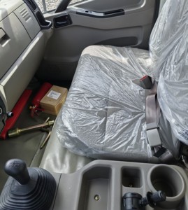 Camionnette diesel 4x2 de petite taille, utilisée pour le transport commercial dans les zones urbaines, fabrication chinoise avec assistance technique vidéo - Product Image 4