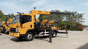 Camión Grúa SINOTRUK HOWO 6.3T con Plataforma Azul, Camión de Trabajo Aéreo con Grúa de 15m de Altura y Plataforma de 200kg, Motor WP2.3Q140 - Product Image 3