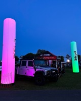 Colonnes gonflables extérieures accrocheuses pour l'image de marque Support de lumières publicitaires Tube à LED Piliers de danseur gonflables personnalisés scellés à l'air