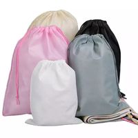 Pochette à cordon en PP non tissé recyclable, logo personnalisé imprimé, sac anti-poussière réutilisable pour le rangement des baskets, les voyages, la vente au détail et l'emballage cadeau