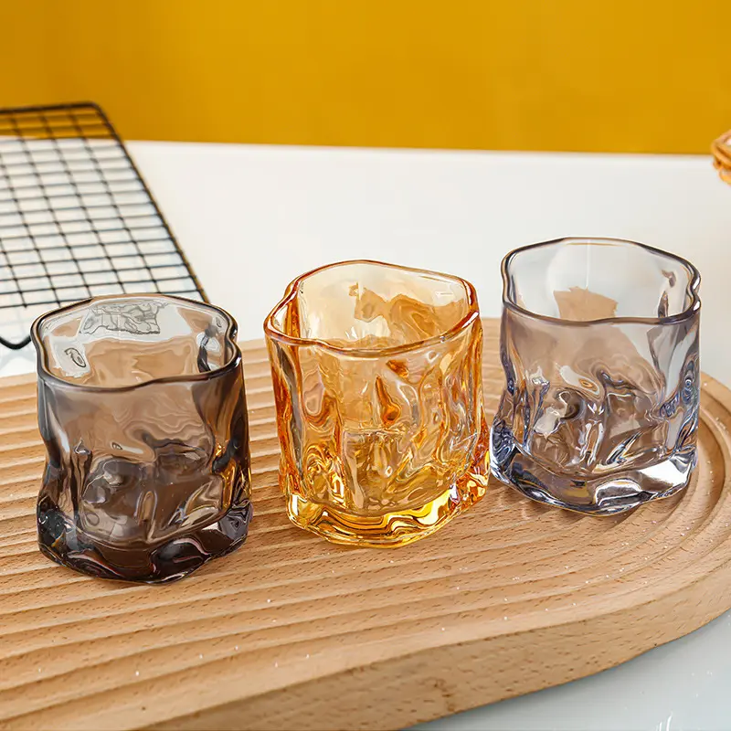 Haute qualité boisson froide jus bière verre créatif irrégulier torsadé whisky whisky Retorcido vin Art tasse Bar verrerie