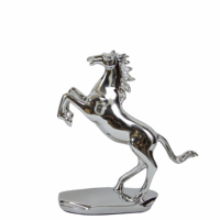Figurine de cheval en résine argentée électroplaquée de style Art déco de luxe, aspect métal poli, statue animale pour décoration de mariage et de maison