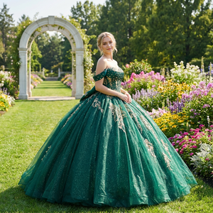 Robe de bal de Quinceañera en mousseline de soie vert émeraude à paillettes WC048 avec applications en dentelle pour filles - Product Image 1
