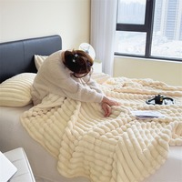 Couverture en flanelle polaire tissée en polyester, élégante, confortable et chaude pour l'hiver, douce pour la peau, personnalisable, motif uni ou rayé pour la maison