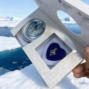 مجموعة قلادة ميوس جويلز بالجملة 2026، سلسلة طبيعية من الدرجة AAAA بتصميم الدب القطبي، هدية أنيقة للعائلة والتعميد، علبة هدايا مع قلادة على شكل قلب - Product Image 2