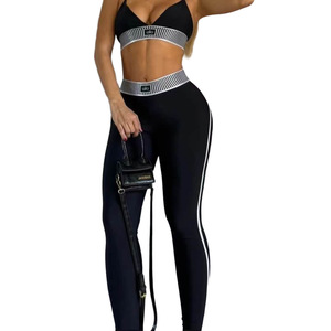 Ensemble de yoga pour femme : Soutien-gorge de sport, Legging taille haute à rayures, Débardeur court à col en V et bretelles spaghetti, Longueur intégrale, 91% Polyester - Product Image 3