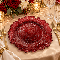 Assiette de présentation de luxe texturée en plastique de 13 pouces avec motif gaufré rayonnant pour réceptions de mariage, événements hôteliers et décoration de table