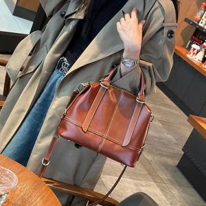 กระเป๋าถือ AndoBag สำหรับผู้หญิง หนังวัวแท้ ความจุมาก แฟชั่นกระเป๋าสะพายไหล่/สะพายข้าง กระเป๋าถือสำหรับเดินทาง รุ่น 77172 - Product Image 3