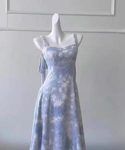 Precio de fábrica Tie-dye tela cielo azul nubes blancas Tie Dye poliéster sarga tela rota agujero ropa tela lavada para falda - Product Image 5