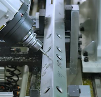 Máquina de Procesamiento CNC de 4 Ejes con Doble Estación de Alimentación para Material de Fachada de Puerta de Aluminio