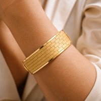 Bracelet manchette étanche en acier inoxydable plaqué or 18 carats, personnalisé avec logo gravé, anti-oxydation, vente en gros