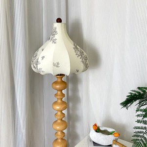 Lampadaire LED à Source Lumineuse Tricolore, Contrôle par Interrupteur, Usage Domestique, Indice de Rendu des Couleurs 90, Base en Bois, Abat-jour Floral - Product Image 1